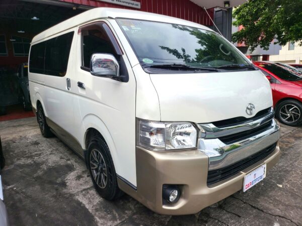 2016 Toyota Hiace Grandia 2.5 GL Captain Seats Upgraded By Atoy Customs, Loaded A/T - Image 8