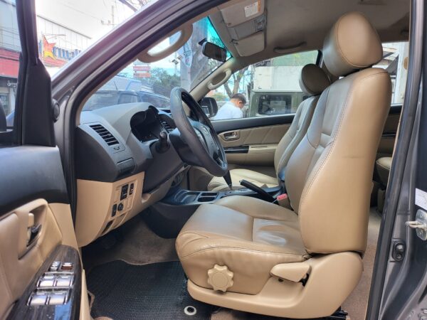 2014 Toyota Fortuner 2.4 V Diesel A/T - Image 10