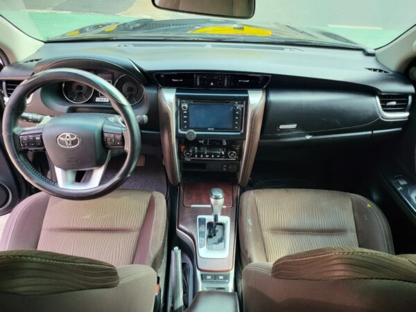 2019 Toyota Fortuner 2.4 G Diesel A/T - Image 11