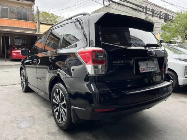 2018 Subaru Forester 2.0 Premium W/ Sunroof 30K KM A/T - Image 4