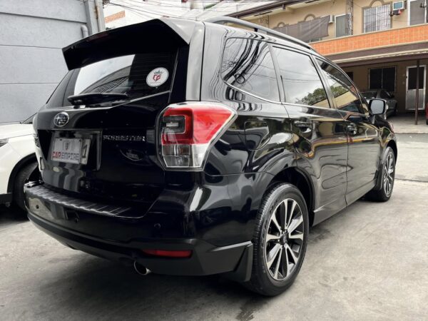 2018 Subaru Forester 2.0 Premium W/ Sunroof 30K KM A/T - Image 6