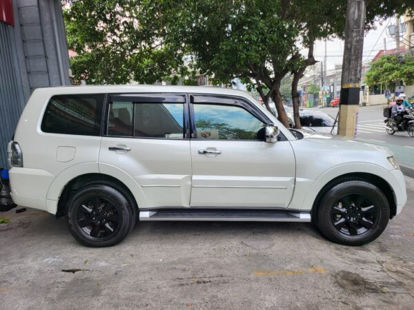 2013 Mitsubishi Pajero BK 3.2 GLS 4x4 Diesel A/T - Image 6