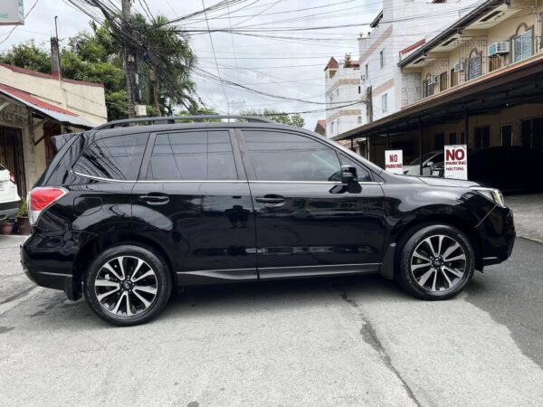 2018 Subaru Forester 2.0 Premium W/ Sunroof 30K KM A/T - Image 7