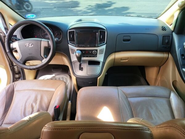2020 Hyundai Grand Starex 2.5 Gold A/T - Image 10