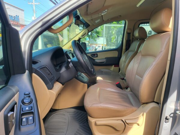 2020 Hyundai Grand Starex 2.5 Gold A/T - Image 11