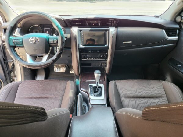 2020 Toyota Fortuner 2.7 G Gas 30K KM A/T - Image 11