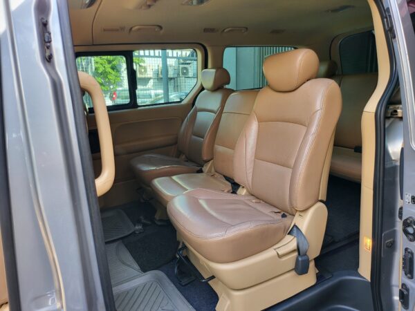 2020 Hyundai Grand Starex 2.5 Gold A/T - Image 13