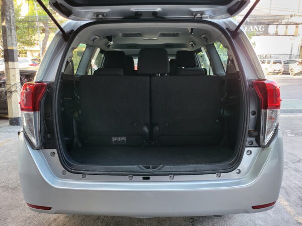 2017 Toyota Innova 2.8 E Diesel M/T - Image 14