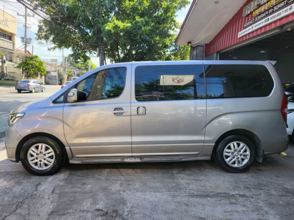 2020 Hyundai Grand Starex 2.5 Gold A/T - Image 4