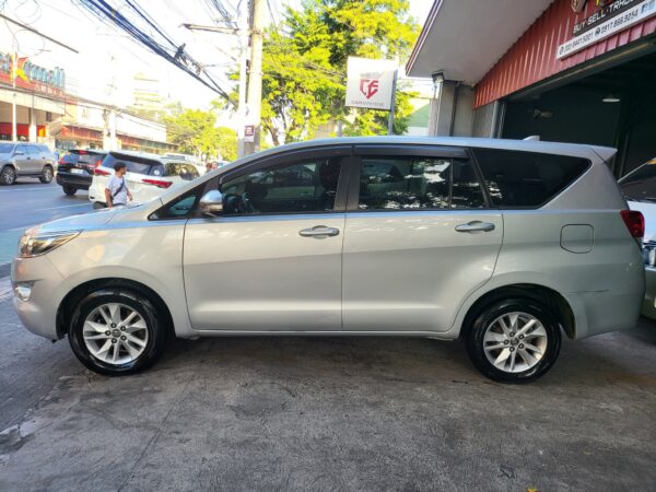 2017 Toyota Innova 2.8 E Diesel M/T - Image 3