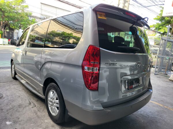2020 Hyundai Grand Starex 2.5 Gold A/T - Image 5