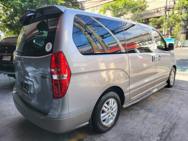 2020 Hyundai Grand Starex 2.5 Gold A/T - Image 6