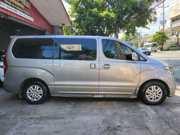 2020 Hyundai Grand Starex 2.5 Gold A/T - Image 8