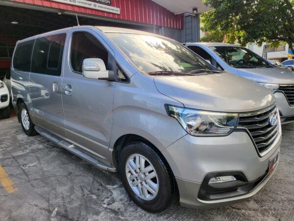 2020 Hyundai Grand Starex 2.5 Gold A/T - Image 9