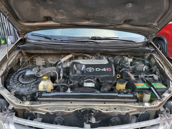2012 Toyota Innova 2.5 G Diesel A/T - Image 9