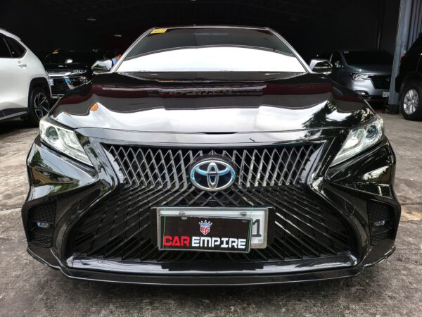 2019 Toyota Camry 2.5 V 30K KM Lexux Look A/T - Image 2