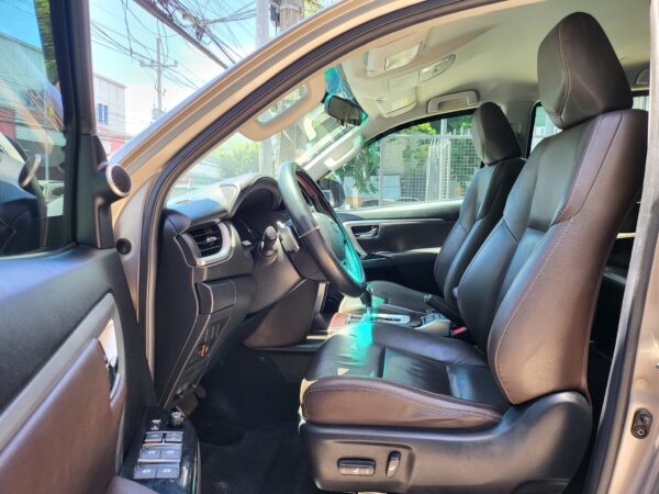 2018 Toyota Fortuner 2.4 V Diesel 40K KM A/T - Image 10
