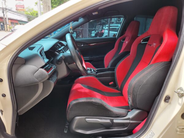 2017 Honda Civic 2.0 Type R W/Original CE28 Mags and Center Caps Worth 300K 9K KM Casa Maintained W/ PPF M/T - Image 10