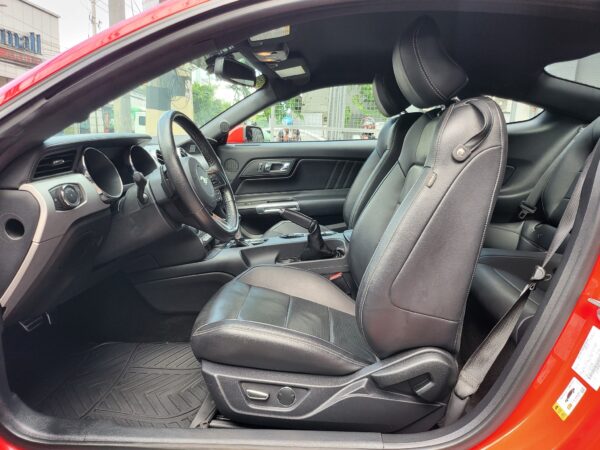 2015 Ford Mustang 5.0 GT 18K KM A/T - Image 10