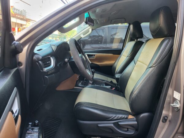2016 Toyota Fortuner 2.4 G Diesel M/T - Image 10