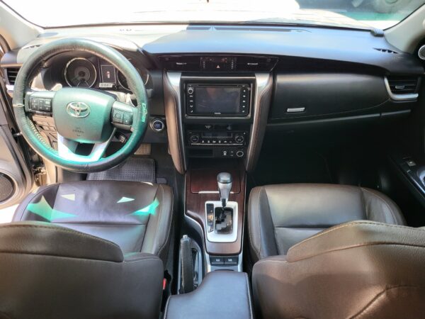 2018 Toyota Fortuner 2.4 V Diesel 40K KM A/T - Image 11