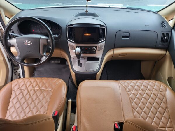 2019 Hyundai Grand Starex  2.5 VGT 30K KM A/T - Image 11
