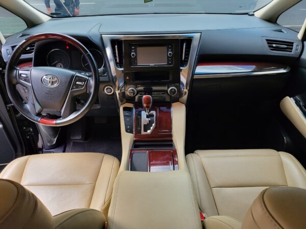 2018 Toyota Alphard 3.5 20K KM A/T - Image 11