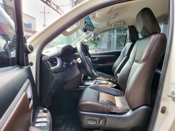 2016 Toyota Fortuner 2.4 V A/T - Image 10