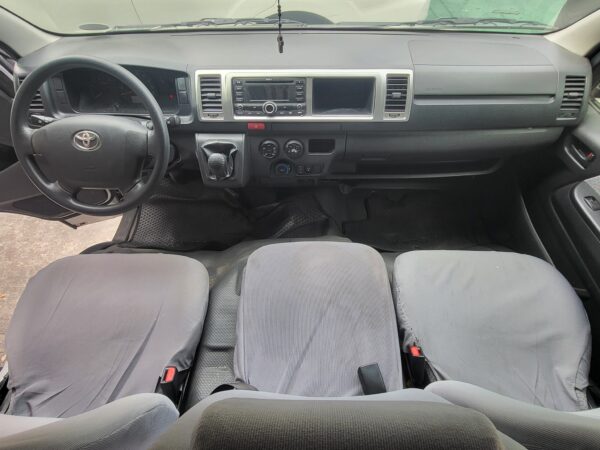 2018 Toyota Hiace Grandia 3.0 GL M/T - Image 11