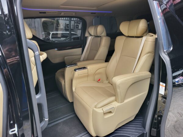 2018 Toyota Alphard 3.5 20K KM A/T - Image 12
