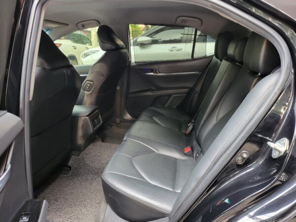 2019 Toyota Camry 2.5 V 30K KM Lexux Look A/T - Image 12