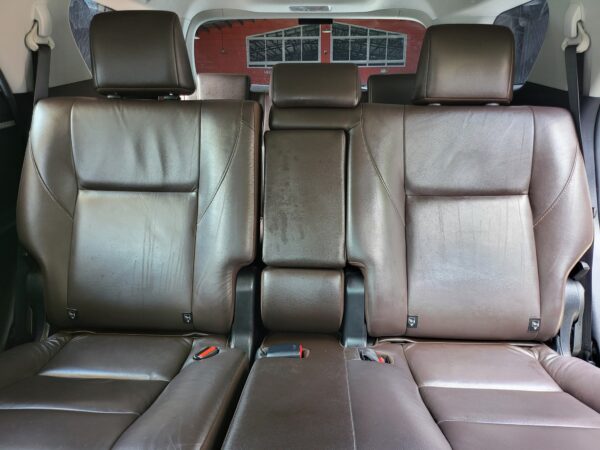 2016 Toyota Fortuner 2.4 V A/T - Image 11