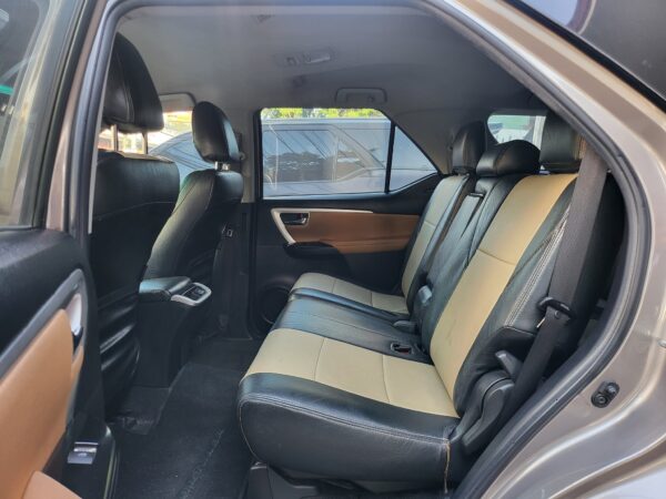 2016 Toyota Fortuner 2.4 G Diesel M/T - Image 12