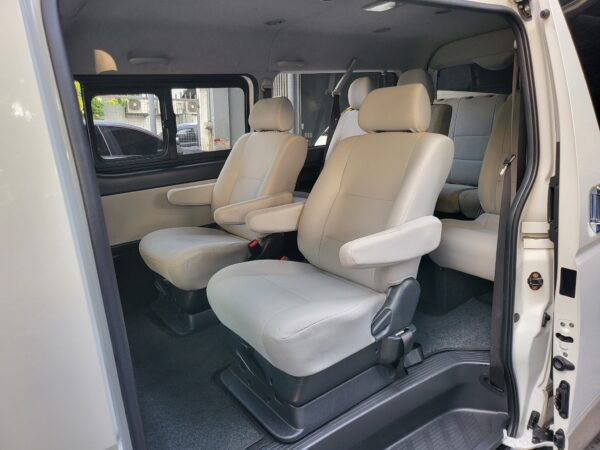 2018 Toyota Hiace Super Grandia 3.0 A/T - Image 12