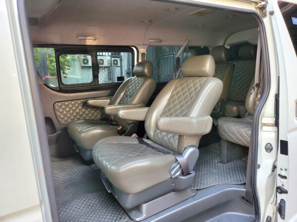 2016 Toyota Hiace Super Grandia 2.5 A/T - Image 12