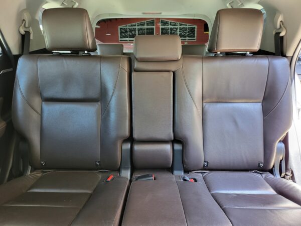 2018 Toyota Fortuner 2.4 V Diesel 40K KM A/T - Image 13