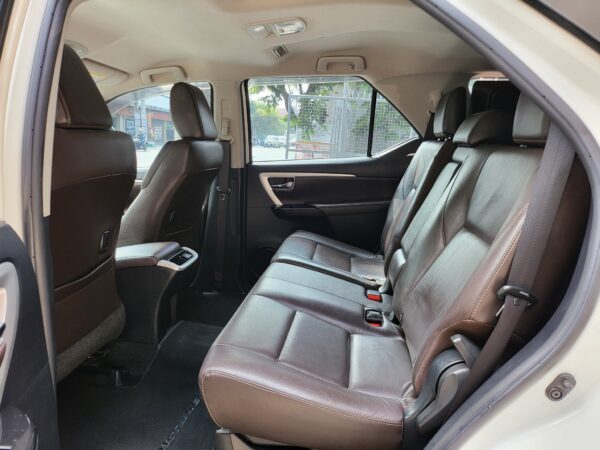 2016 Toyota Fortuner 2.4 V A/T - Image 12