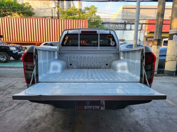 2017 Isuzu Dmax 2017 LT M/T - Image 14