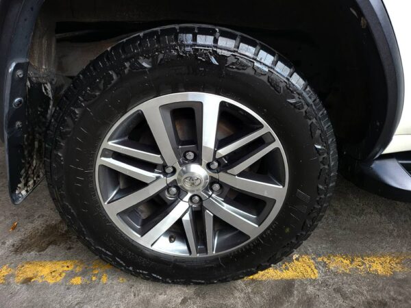 2016 Toyota Fortuner 2.4 V A/T - Image 14