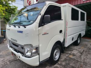 2024 Isuzu Traviz 2.5 Dual Aircon Save 300K From Brand New M/T