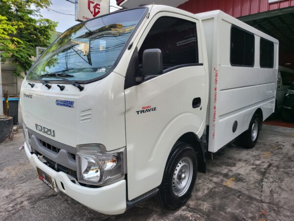 2024 Isuzu Traviz 2.5 Dual Aircon Save 300K From Brand New M/T