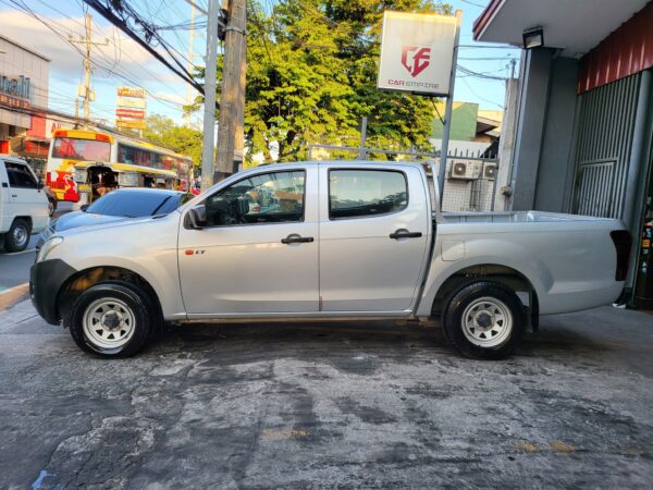 2017 Isuzu Dmax 2017 LT M/T - Image 3