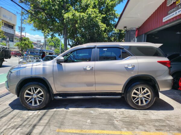 2018 Toyota Fortuner 2.4 V Diesel 40K KM A/T - Image 3