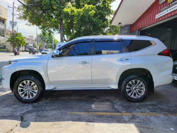 2023 Mitsubishi Montero Sport 2.4 GLS 15K KM A/T - Image 3