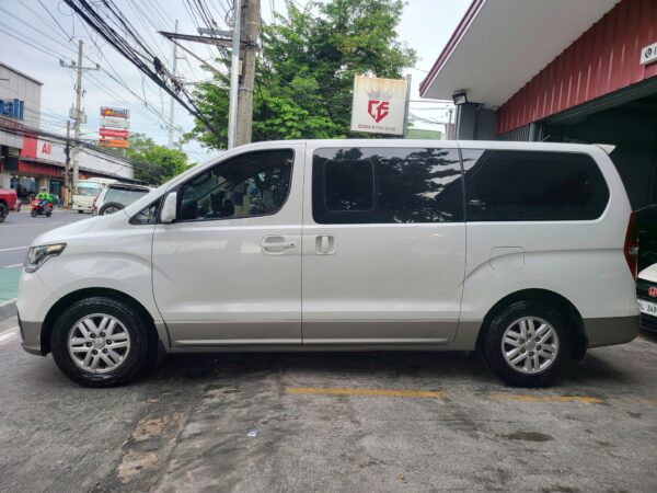 2019 Hyundai Grand Starex  2.5 VGT 30K KM A/T - Image 3