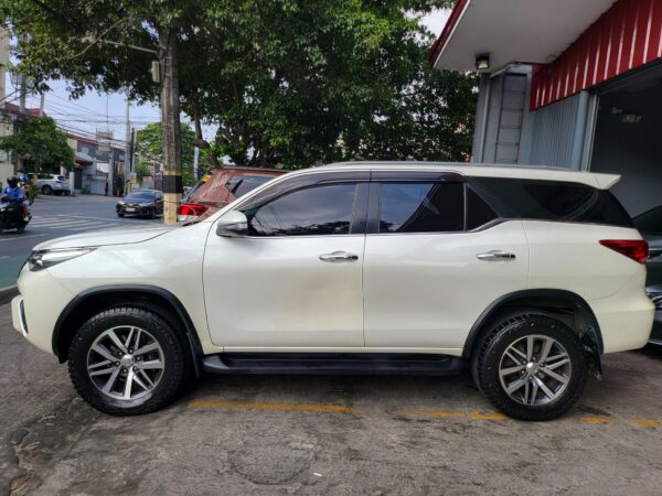 2016 Toyota Fortuner 2.4 V A/T - Image 3