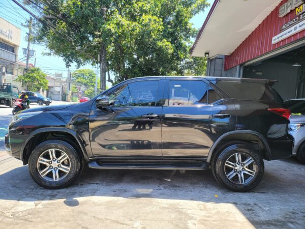 2021 Toyota Fortuner 2.4 G Diesel 20K KM A/T - Image 3