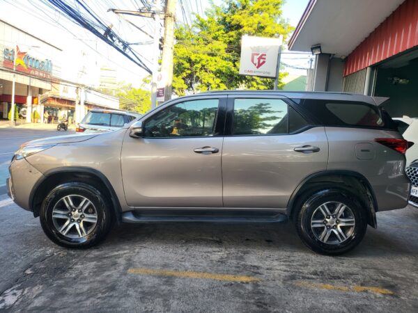 2016 Toyota Fortuner 2.4 G Diesel M/T - Image 3