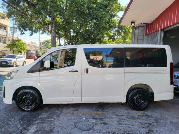 2020 Toyota Hiace Commuter 2.7 Deluxe M/T - Image 3