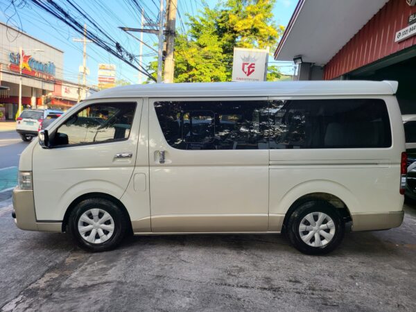 2018 Toyota Hiace Super Grandia 3.0 A/T - Image 3